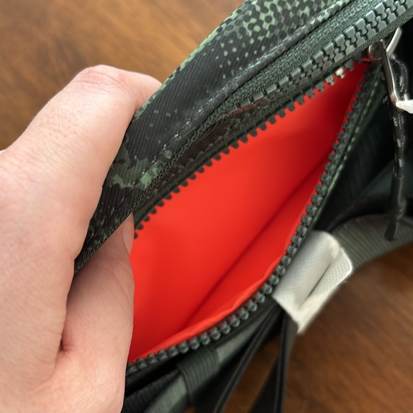 Fabletics Belt Bag NWT SALE - Picture 7 of 8